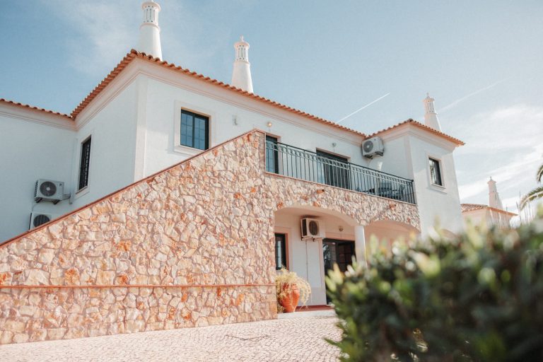 Your perfect Algarve getaway awaits in our newsletter!